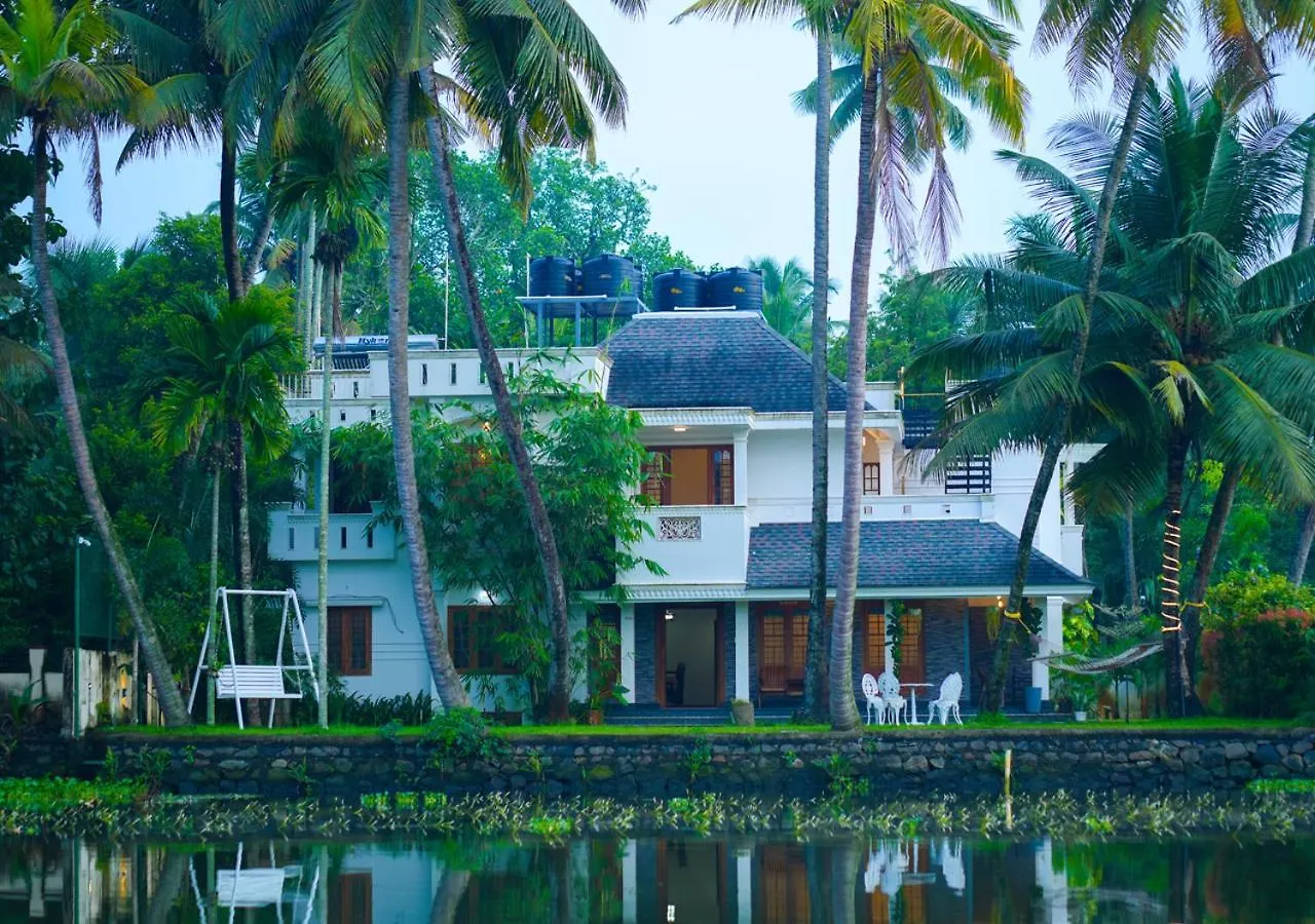 Hotel The Kochi Backwater Resort