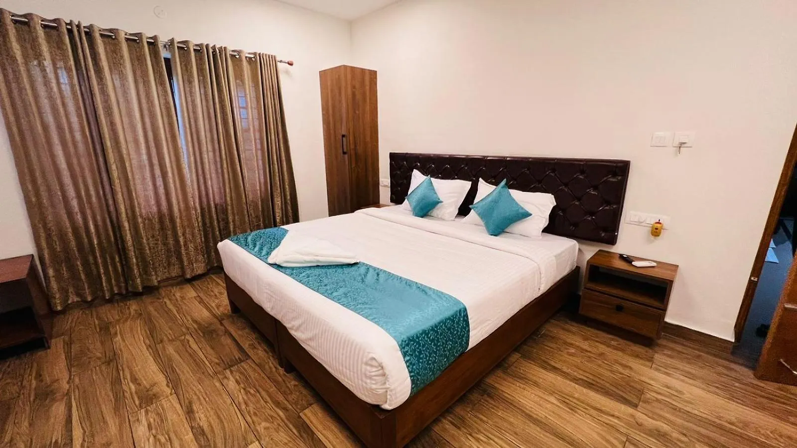 Hotel The Kochi Backwater Resort
